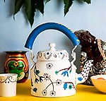 iHandikart Aluminium Decorative Royal Design Hand Painted Figurine Tea Kettle Pot Metal Showpiece, 1 L (22 cm)